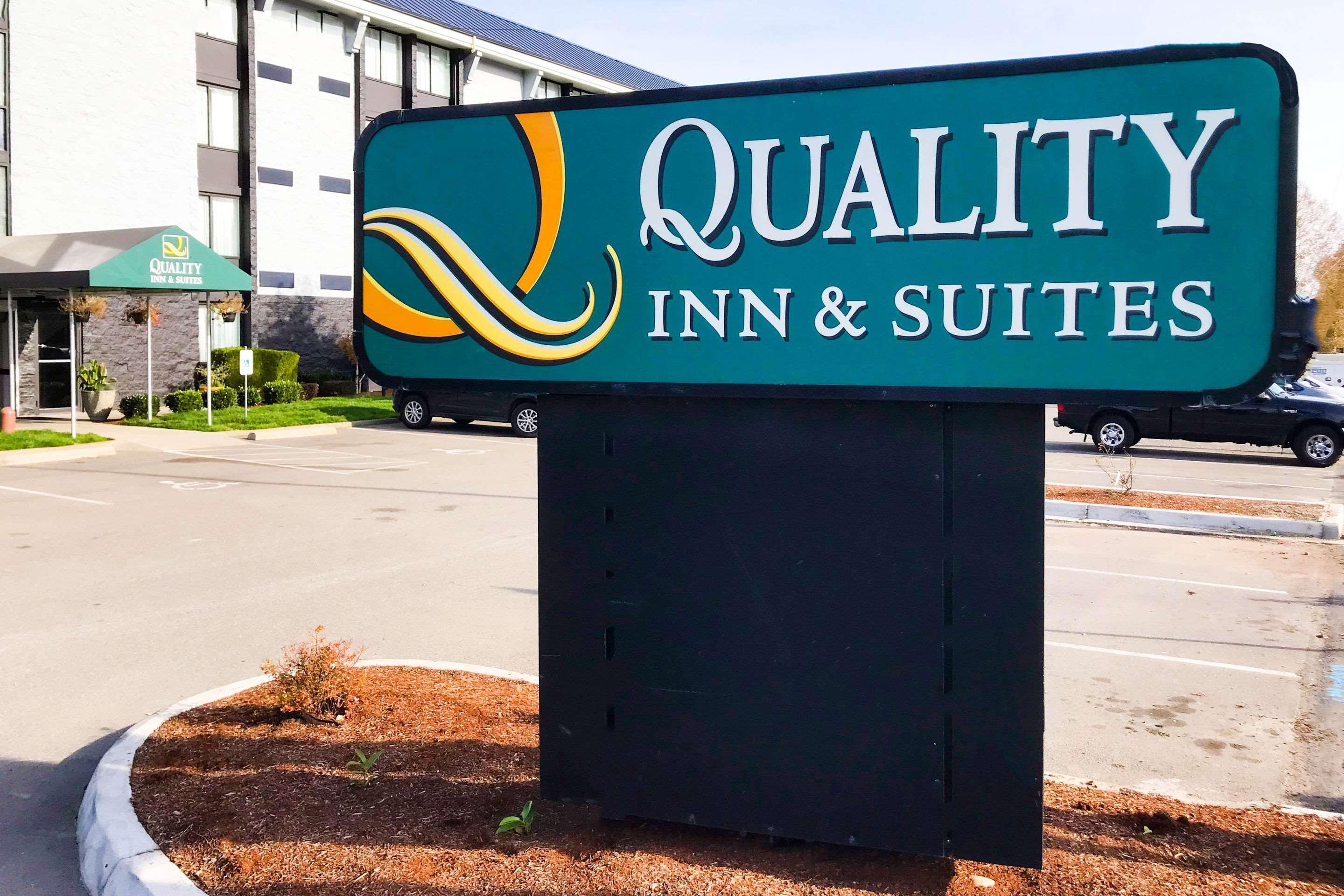 Quality Inn & Suites Everett Exteriör bild